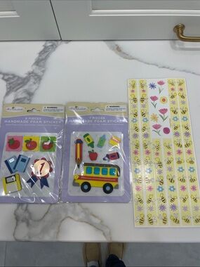 Great for back to school!!  Foam Sticker Set  with bee 🐝 decorative stickers